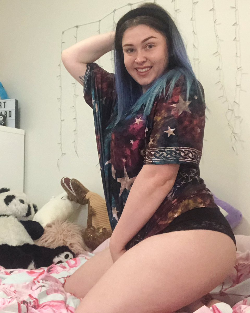 🌸 maedi. on X: Someone please teach me how to pose like a proper e-thot.  t.co9a8OMLKs6j  X