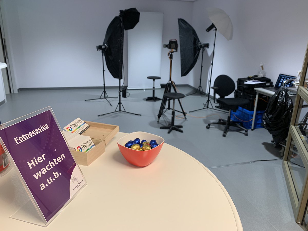 MarcelLameijer's tweet photo. Another day at the office... bedrijfsportretten maken in het ziekenhuis. Mooie opdracht en fijne voorbereiding.@CindyBronts https://t.co/JCNiwnxXsI