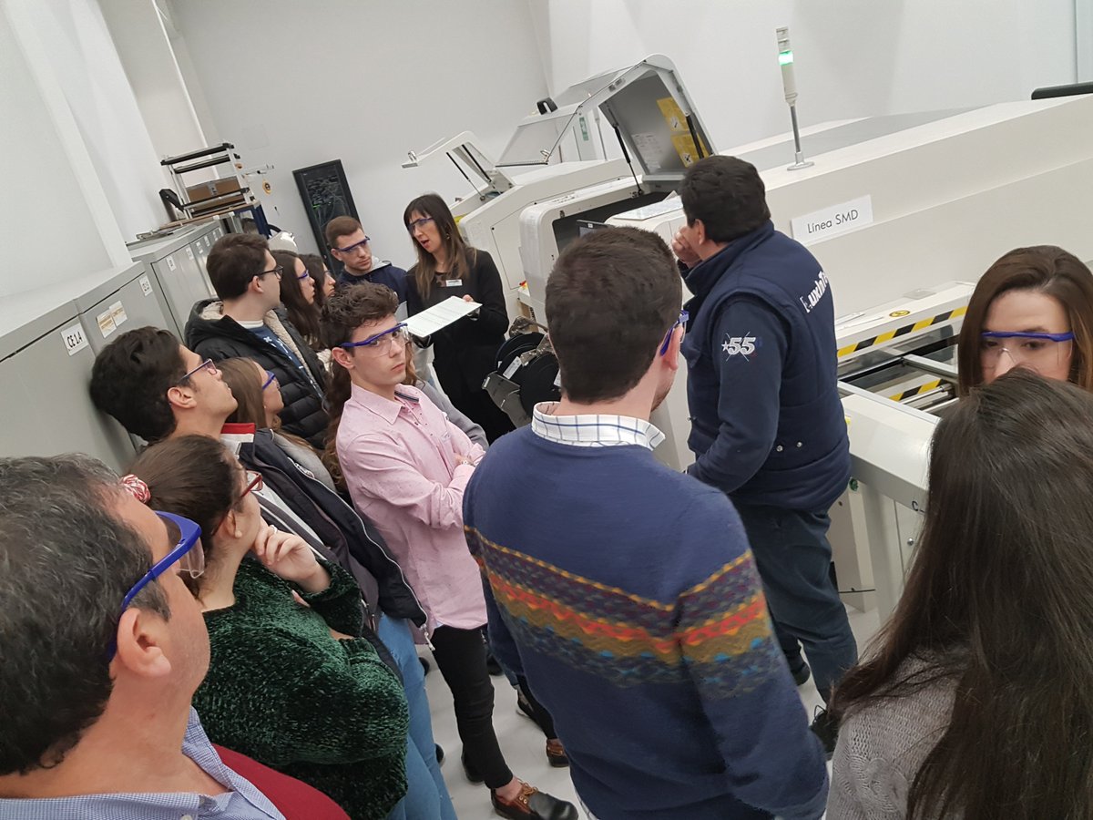 comercio_uva's tweet photo. Agradecer a Moisés, Esther y Alberto el recibimiento, atención,  formación y visita a las instalaciones de @Luxintec. Ha sido toda una  experiencia y un verdadero aprendizaje para nuestros estudiantes.
Más fotos aquí https://t.co/Ej5tocDKDu https://t.co/r3O1wXCN59