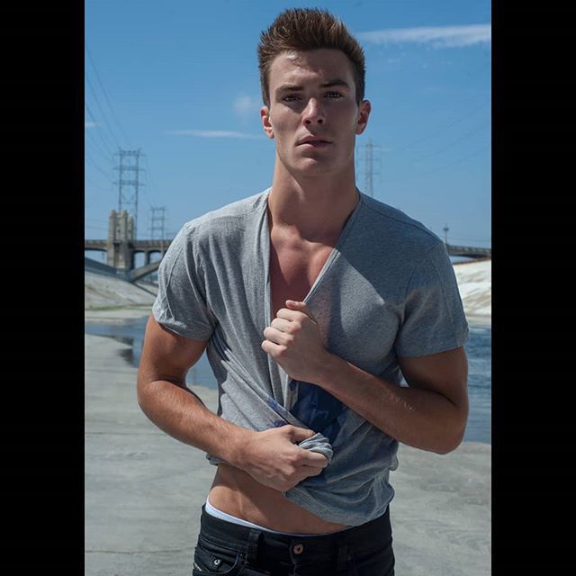 scotthoover's tweet photo. Vince Sant @vin_sant going through my computer and found this from our very first shoot #thebeginning #firsttime #favoritefool #fit #malebeauty #nobabyshitbrowneyes #vincesant #scotthoover #lariver #6thstreetbridge #dtla #portraitphotography https://t.co/DgrAnDMQLl https://t.co/S5OA9xezIa