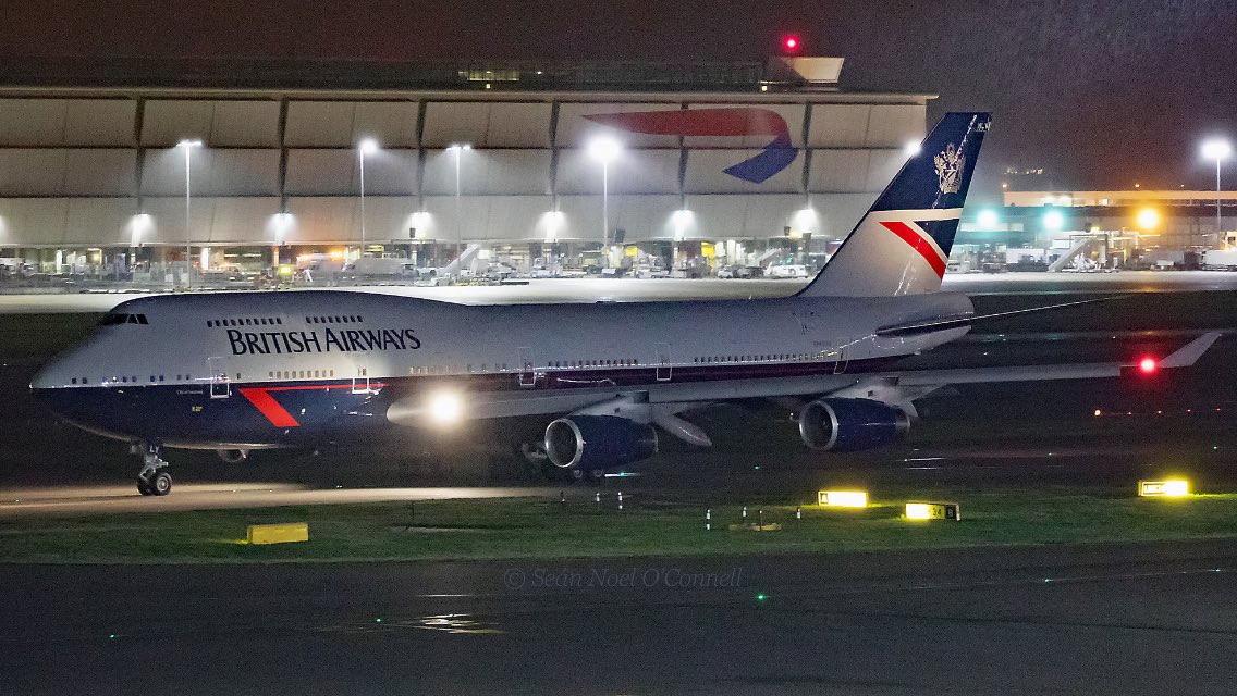 Shamrock715_'s tweet photo. Speedbird 157 (G-BNLY - B744) Landor livery of @British_Airways taxiing out for 27L departure @HeathrowAirport as #ba157 to Kuwait 
17-03-2019

#britishairways #landor #boeing #boeing747 #heathrowairport #ba100 https://t.co/8HLmMcVdiG