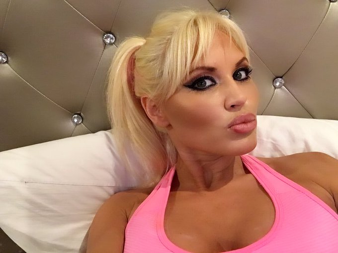 PINK or BLUE? Which look do you like more? https://t.co/jIqoXNMTcv #sexysuzy https://t.co/QH8d63hADA<a href="/tag/sexysuzy"class="tags"><span>#sexysuzy</span></a>