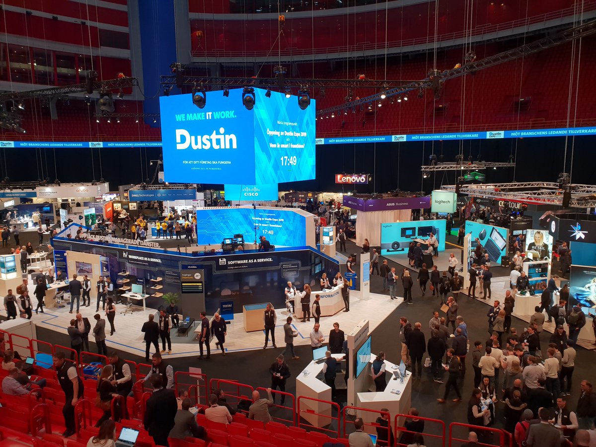 TeamDevster's tweet photo. Mikael Från Devster besökte igår #DustinExpo. Föreläsningarna hade rubriker som "Vilka är hackarna?", "Så kommer 5G förändra IT-branschen" och "Innovation, hållbarhet och goda affärer". Speciellt intressant var föreläsningen "Vem är smart i framtiden?" av Micael Dahlén. https://t.co/gHU4wI5BMm
