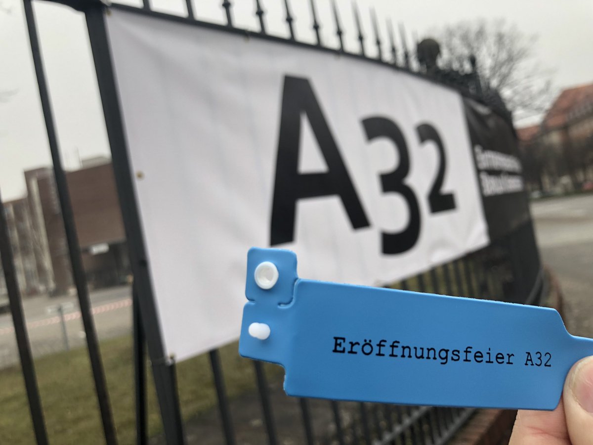 siemensstadt2's tweet photo. Nur noch 3h bis zur Eröffnung #efbs #Siemensstadt https://t.co/8G0bzMCpjD