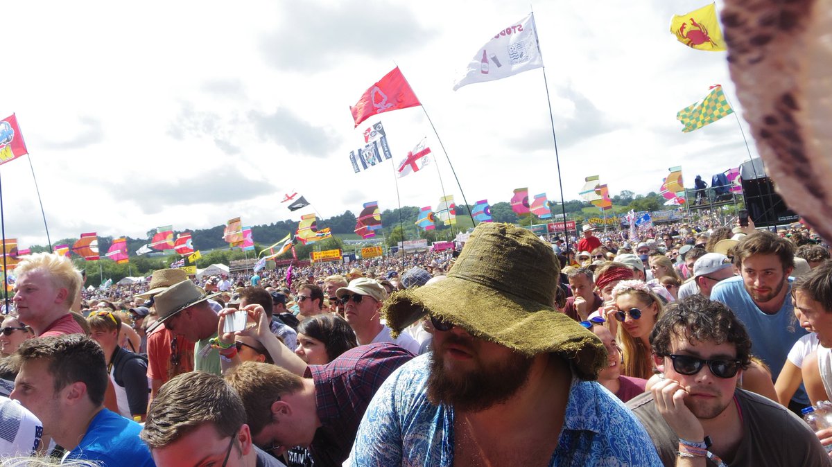 TheGlastoThingy's tweet photo. #GlastoPhotoOfTheDay
I won't sit down. Other Stage, 27th June 2015
#FrankTurner #BackThisYear https://t.co/bJu76DiBJ5