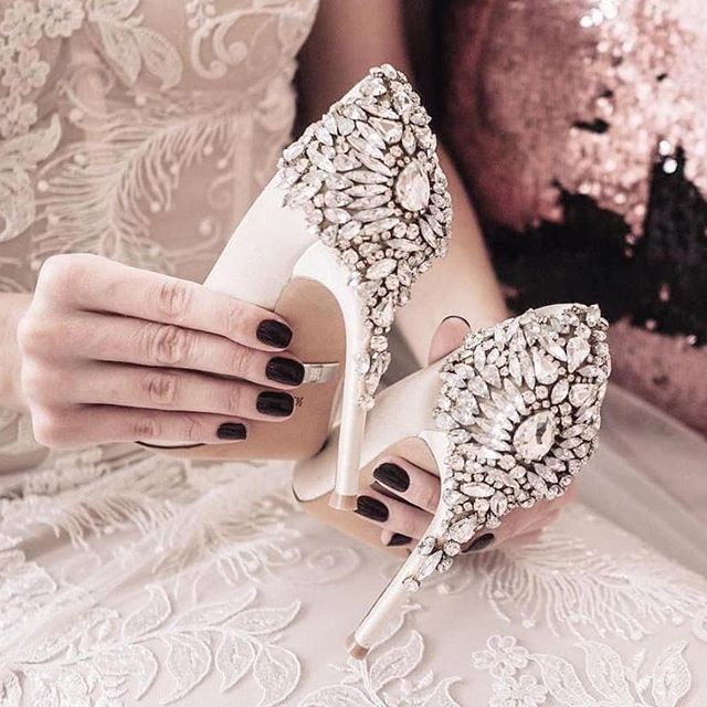 herworldbrides's tweet photo. Blinged-out wedding shoes are almost always a yes for us, especially when they're as exquisitely dressed up as these Badgley Mischka pumps. 
Repost: @badgleymischkabride

#badgleymischkashoes #weddingshoes #bridalshoes #wedstagram #wedding #sgwedding #br… https://t.co/bWq9XJNXqV https://t.co/RYVTKAThK9