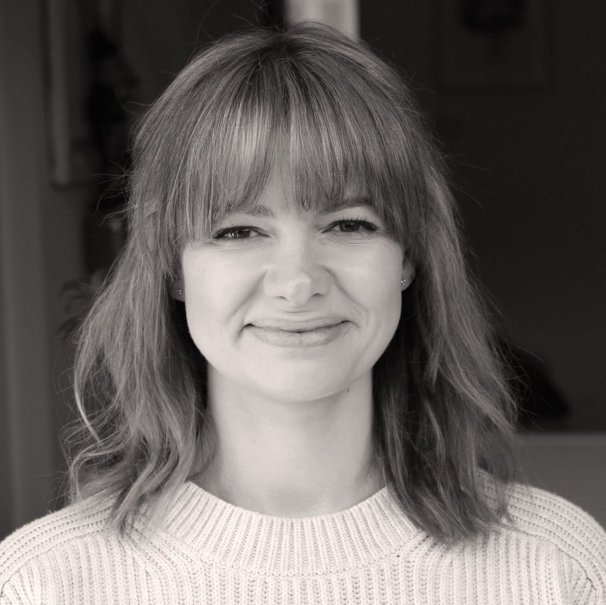SieMatic_Chi's tweet photo. At SieMatic, we believe that a kitchen isn't just a kitchen, it's a living space that integrates seamlessly into your home and so... Meet Sophie, our new in house interior designer, here to help alongside our experienced kitchen designers! 👏🖤 #interiordesign #kitchenliving https://t.co/HgAB7bxBg5