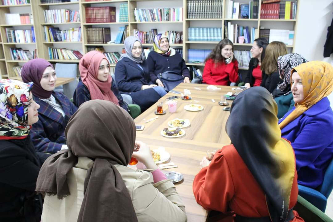 14 Mart Tıp Bayramı dolayısıyla 'Şehit Ressam Hasan Rıza Kitap Kahve'de T.Ü. Tıp Fakültesi ve Sağlık Bilimleri Fakültesinde öğrenim gören öğrenciler ile 1. Murat Devlet Hastanesi Müdür Yard. Ayfer Durmuş'un katılımlarıyla çay sohbeti düzenlendi.
<a href="/gencliksporbak/">Gençlik ve Spor Bakanlığı 🇹🇷</a> <a href="/MUHAMMETCARTI/">Muhammet Ecevit Carti</a>