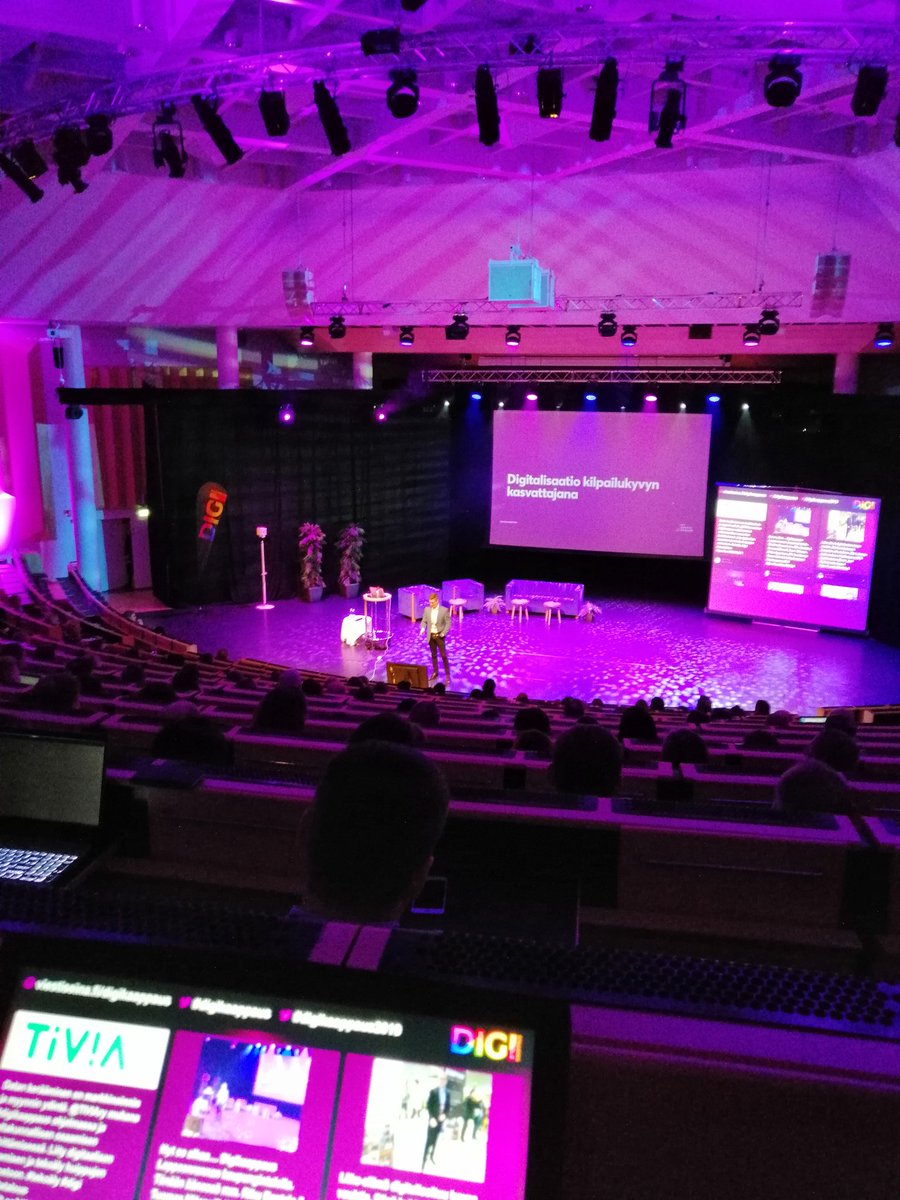 digikaappaus's tweet photo. Kiuas on kuumana! Ensimmäinen puhuja lauteilla #digikaappaus https://t.co/Ik2X5FB99E