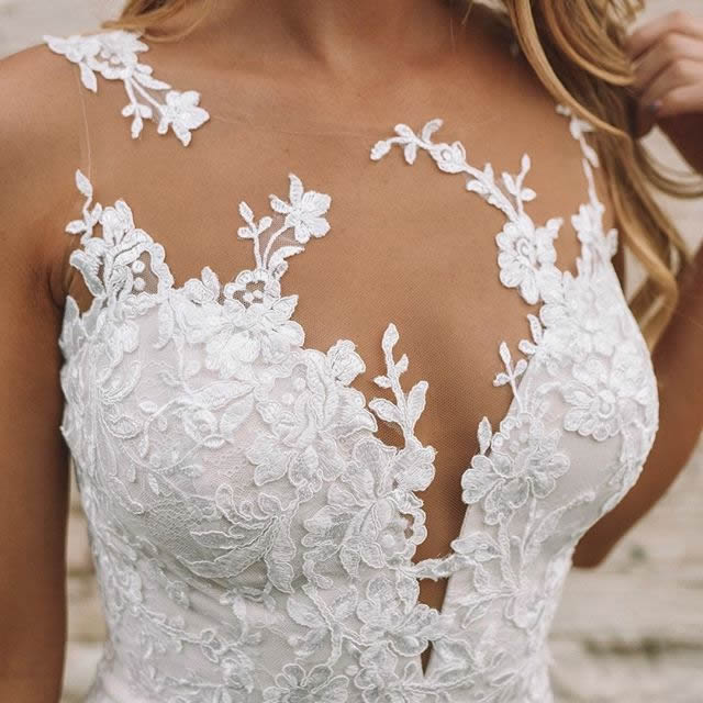 Inspired by English gardens 💞⁣
⁣
In der neuen Kollektion von Essense of Australia findet ihr viele einzigartige #Brautkleider mit detailverliebter Spitze.

Schlägt dein Brautherz schon höher?

Hier erfahrt ihr mehr: bit.ly/2HyMZvJ

😍👰🏻