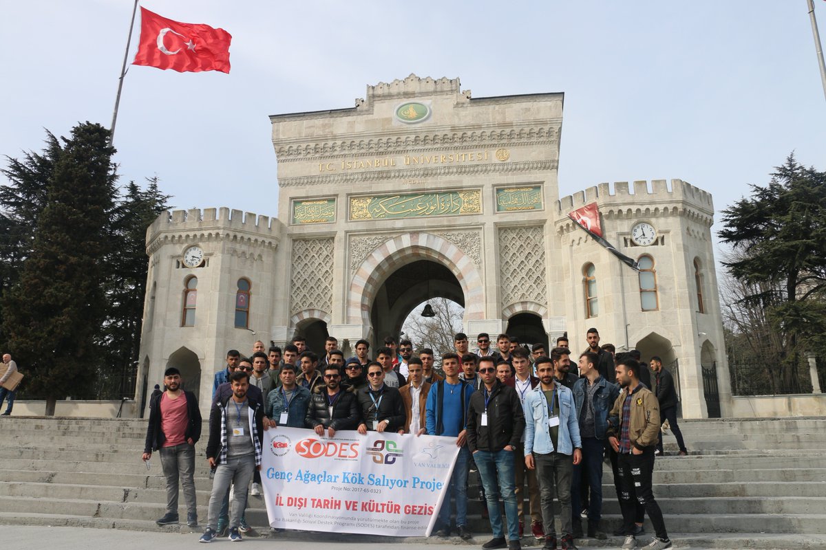 Projemiz kapsamında sürekli eğitim merkezlerimizde üniversiteye hazırlanan gençlerimiz, Tarih ve Kültür gezimizde 28.Türkiye Büyük Millet Meclis Başkanımız  <a href="/BA_Yildirim/">Binali Yıldırım İletişim Ofisi</a> ile bir araya gelerek renkli anlar yaşadılar. @fbbayguven <a href="/alikilicer/">Doç.Dr.Ali Kılıçer</a>  <a href="/bulentveziroglu/">Bülent VEZİROĞLU</a> @VanValilik