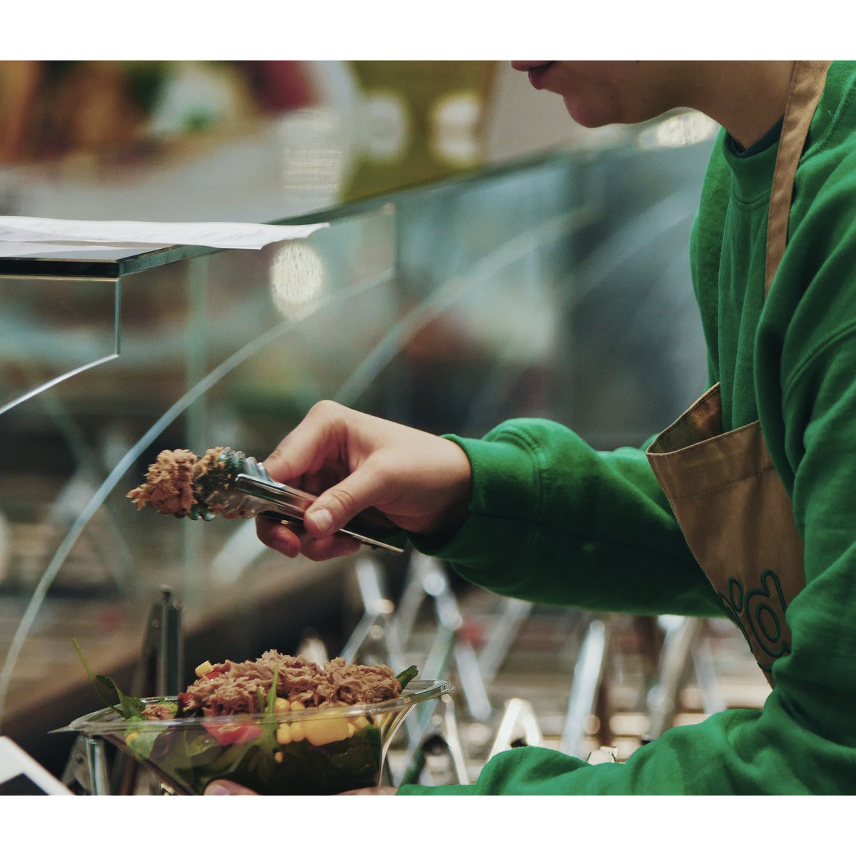 ChopdUK's tweet photo. Let your FREEDOM FRIDAY flag flutter today with extra deli items for no extra cost!
*
#ff #freedomfriday #freelondon #freemanchester #freeliverpool #freeleeds #veganfoodspot #shoreditchfood #veganisimo #plantbaseddiet https://t.co/rmmcO2czgb