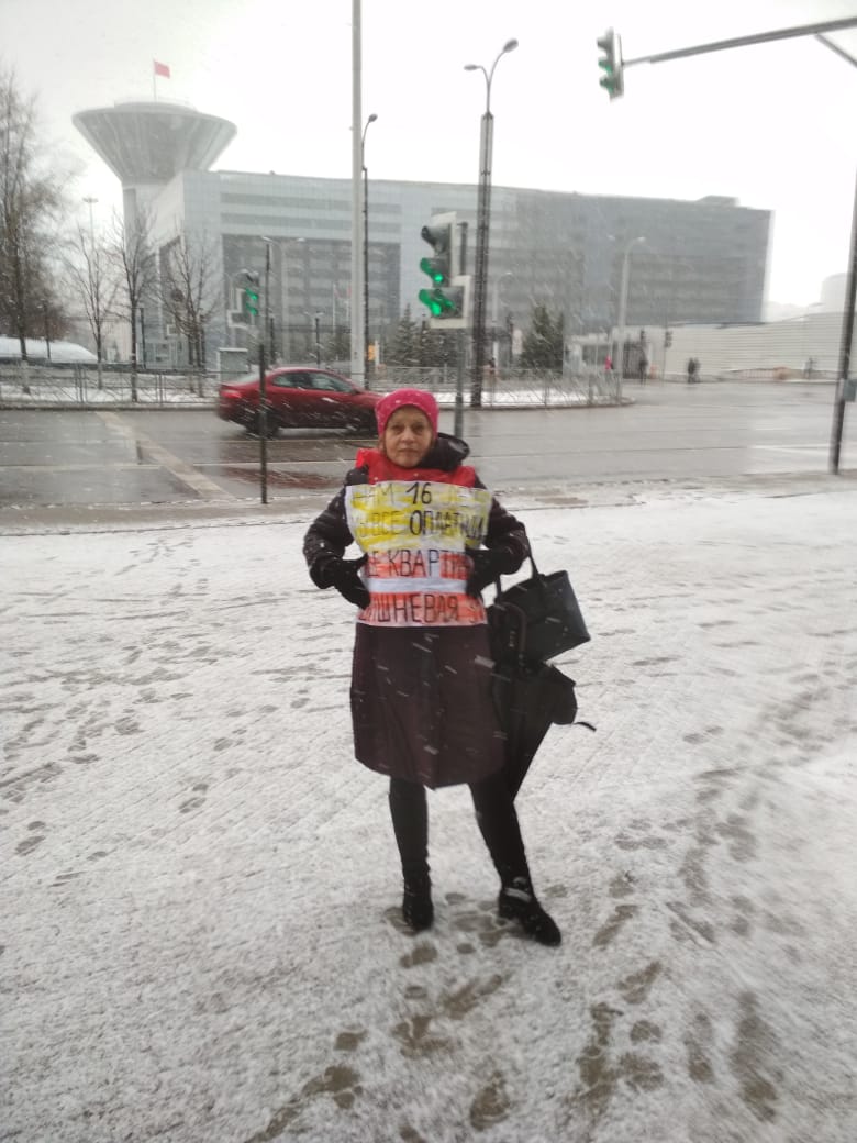 <a href="/minzhilmo/">Министерство жилищной политики МО</a> @monolit2003 <a href="/1983Andryusha/">Андрэ</a> <a href="/MinstroyPodmosk/">Министерство стройкомплекса МО</a> <a href="/himkinews/">Химкинские новости</a> <a href="/infomoscow24/">Москва 24</a> <a href="/ru_rbc/">РБК</a> <a href="/Russia241/">Новости - Россия 24</a> <a href="/VorobievAndrey/">Андрей Воробьев</a> <a href="/PutinRF/">Владимир Путин</a> <a href="/MedvedevRussia/">Дмитрий Медведев</a> <a href="/ornfront/">Народный Фронт</a> <a href="/dvolshin/">Дмитрий Волошин</a> <a href="/Vitaliy_Mutko/">Виталий Мутко</a>
Господа, хватить нас кормит Украиной! Давайте решать внутренние проблемы! Вот 500 семей #Вишневая31 - уже 17 лет бомжи!  #долгострой17лет