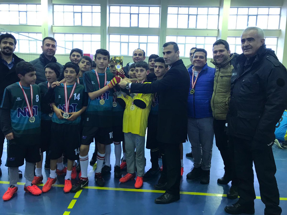 adnankurt4602's tweet photo. #ŞanlıurfaEğitim2023Vizyonu #HilvanMustafaKemalOrtaokulu 
2023Eğitim Vizyonu doğrultusunda okulumuzdaki futbol takimi ilçe https://t.co/BjWzuDiAxt olmuştur. Başarilara kaldığımız yerden devam...@MustafaCDR1 @aslanalibayik @KuruVolkan @ziyaselcuk @serafettinturan @Abdullah_Erin47 https://t.co/Y8BpTDjxj3