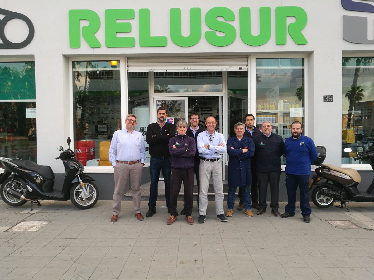 JuanPSanche's tweet photo. @SikaSpain curso de formación auto con nuestro Distribuidor en Malaga Relusur, que buena tarde pasamos https://t.co/2m40qQ3fVZ