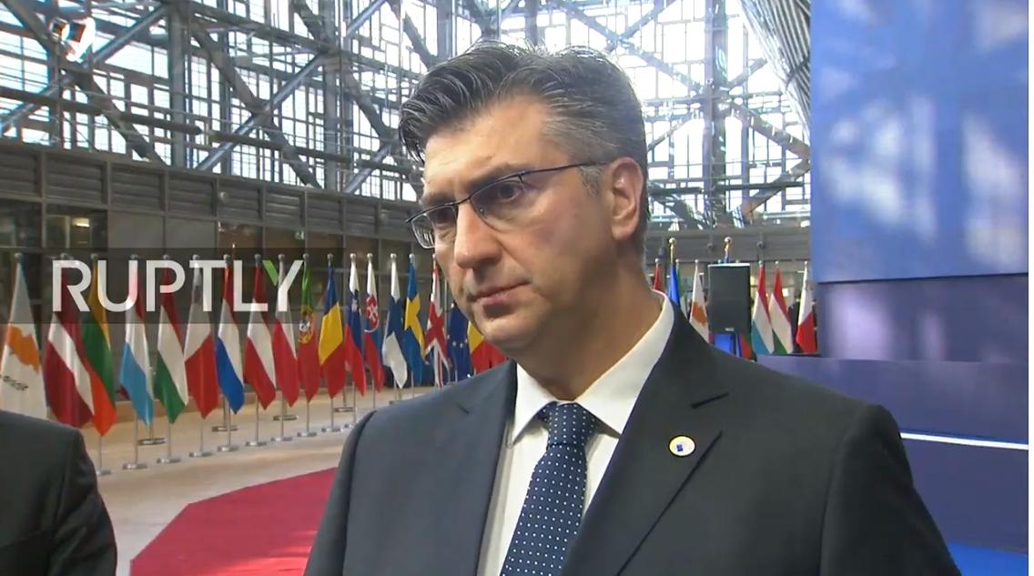 Ruptly's tweet photo. Day 2 of #EuropeanCouncilSummit in #Brussels: arrivals, roundtable, family photo and speeches
Watch LIVE: https://t.co/qtLOoRUcUV https://t.co/oqpSoYmumg