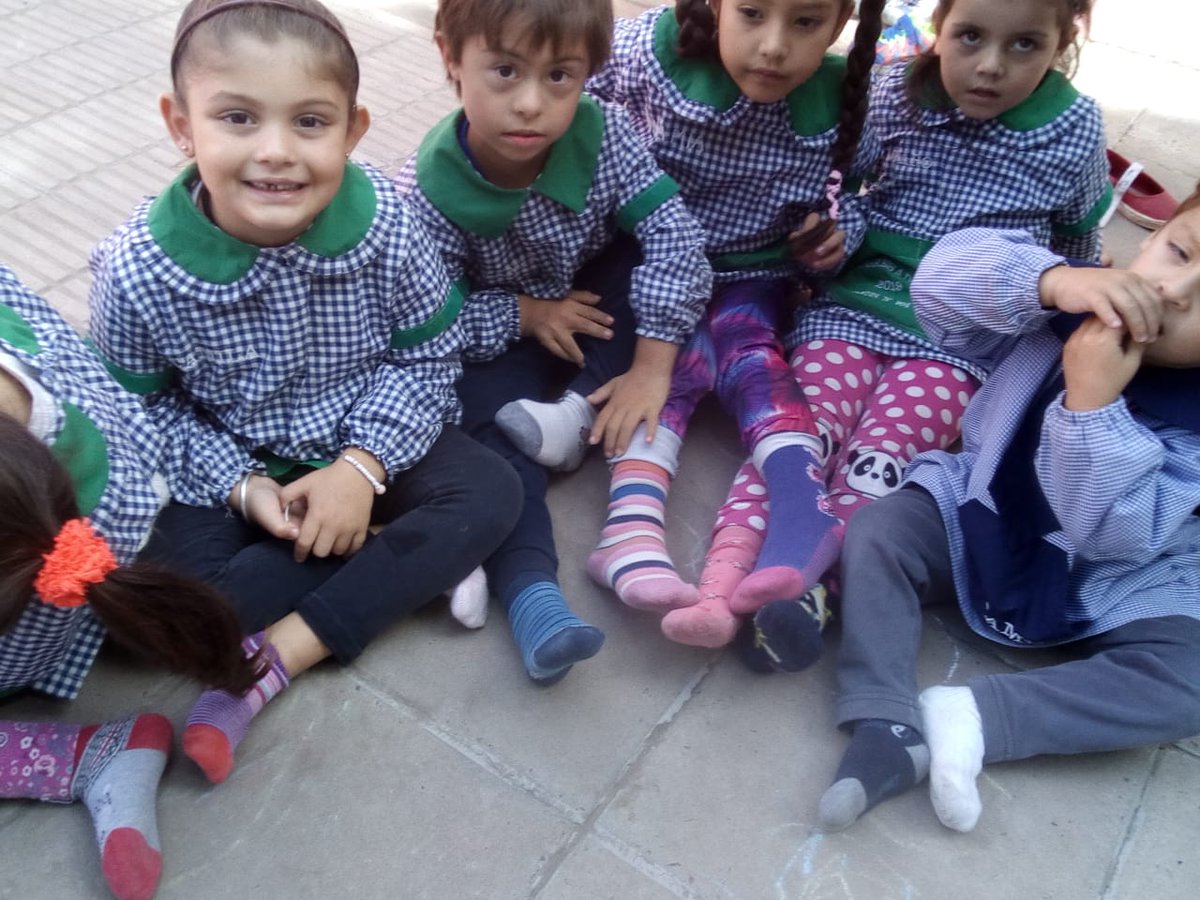 eligiuliani_'s tweet photo. Comparto la propuesta del Jardín de Infantes NRO 904 de Alberti. Hoy los niños llegaron al jardín luciendo sus medias en adhesión a un motivo muy especial bajo el lema " Nuestra Infancia Siempre ♥️" https://t.co/txQJbCJwq1