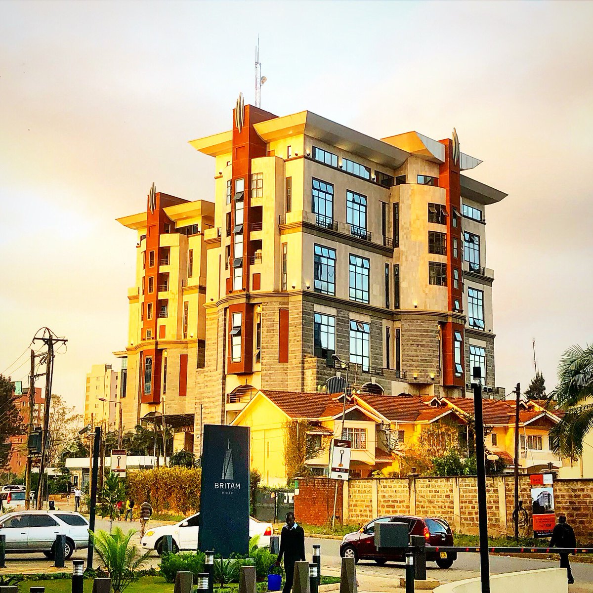 moseskemibaro's tweet photo. The importance of good lighting in photography cannot be overstated. This seen this morning enroute to hustle. Good morning #UpperHill #Nairobi #NairobiKenya #Kenya #Africa #EquityCentre #EquityCenter @KeEquityBank https://t.co/fkS7j7RzZG