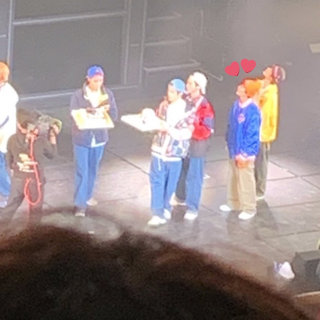 im forgot abt the date, it perhaps on 190211/190112 at  #NEOCITYinHIROSHIMA they celebrate Johnny & Jaehyun bday >____< we can see taeil so bright in blue neon jumper jacket & orange beanie hehehehe 