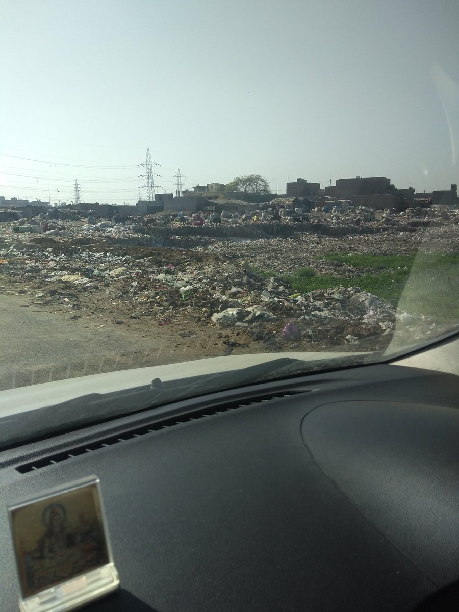HimaniGoel13's tweet photo. #SwachhBharatAbhiyan 
@narendramodi
A picture that portrays the reality of clean in India in Delhi. https://t.co/2UUVmJkcSg