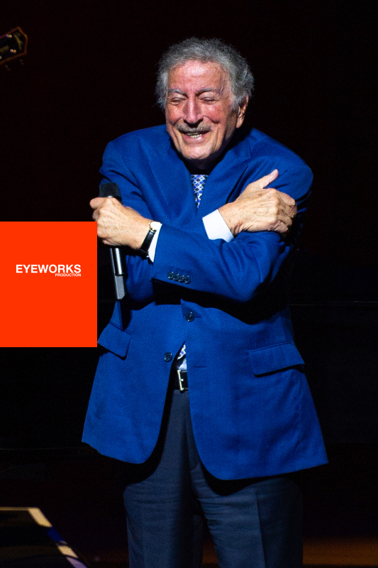 EYEWORKSPRO's tweet photo. PHOTO MIAMI, FL - March 21: Jazz singer Tony Bennett performs on stage at Arsht Center Miami on March 21, 2019 in Miami, Florida. (Photo by Sergi Alexander Eyeworks Production #eyeworkspro #TonyBennett @gettyimage @shutterstock @rexfeatures @APNews @WENN @Altamy https://t.co/dBvlBdZOSn