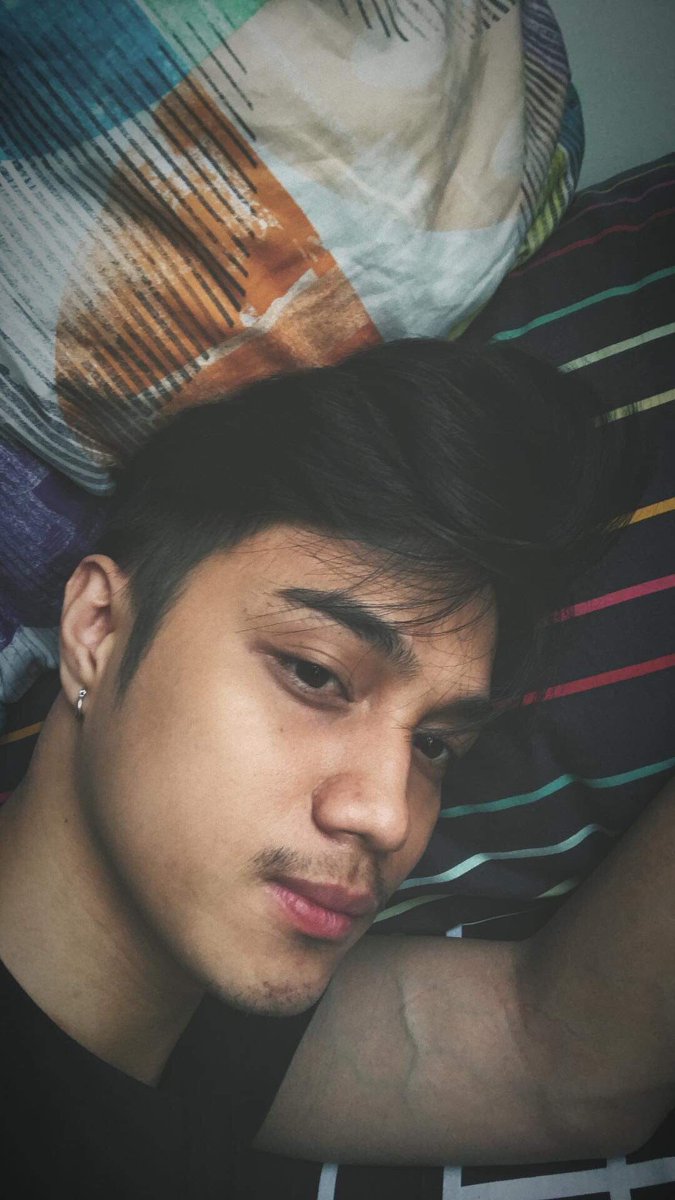 Jaysonnueca's tweet photo. Yung pag gising mo haggard ka tas nag picture ka pa 🙄 https://t.co/wfsYpElG6z