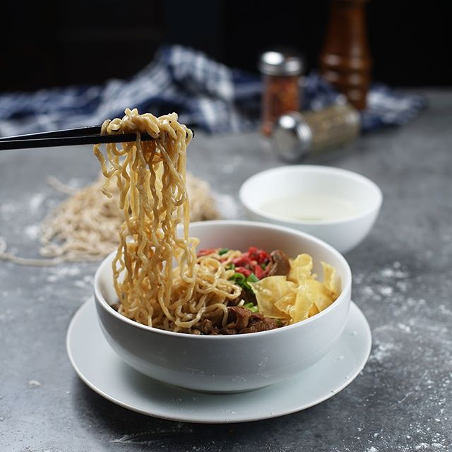 And it is Friday again! But before the weekend begins, another lunch before I wrap things at work and hang-out with my mates!⠀
⠀
I'm in the mood for Liberica's Bakmi Ayam Jamur today.⠀
⠀
#LibericaLiberates #BakmiAyamJamur #FridayLunch #WeekendCanBegin