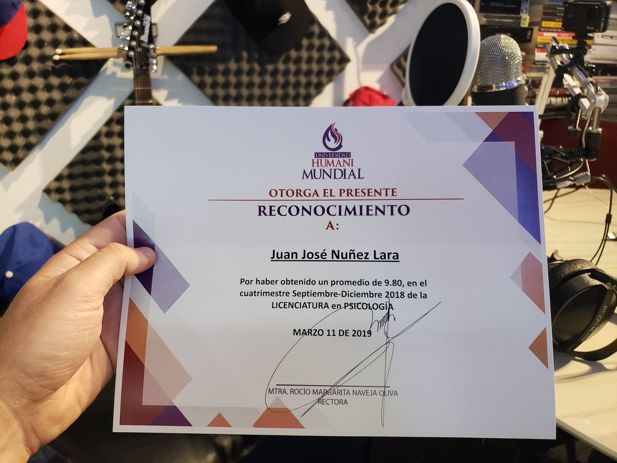 jjelement's tweet photo. Hace casi 20 años pasé por esto... y en la segunda vuelta, se siente muy chingón...
En ese entonces no me importaba. Era morro. Ahora hay quien presume en foto lo que se va a comer... y los alimentos también 😋... yo presumo alimento del alma 😎
#Psicologia #isindahaus #rules https://t.co/86blIaa7cp