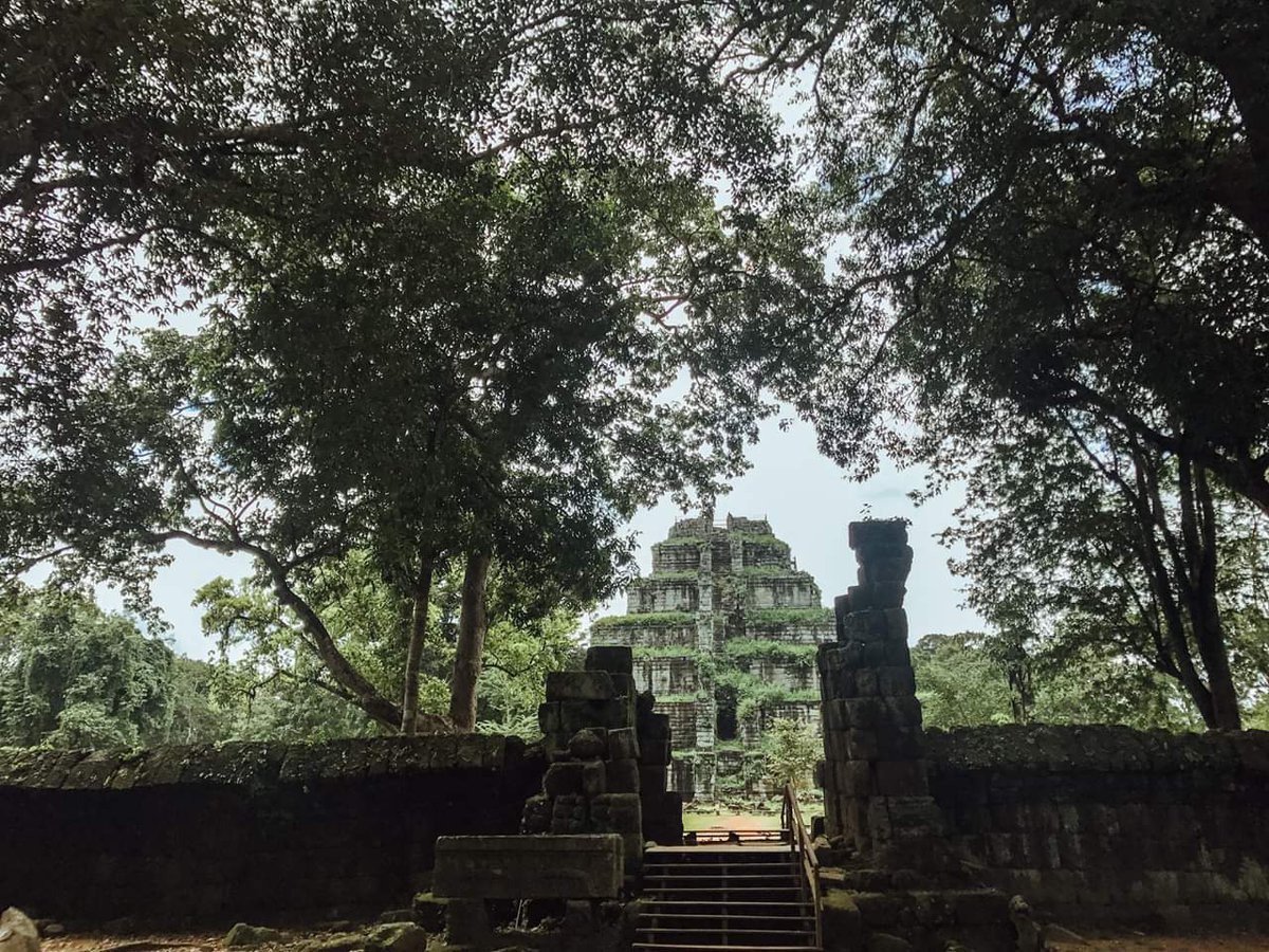chhen_to's tweet photo. Temples kos ke in Cambodia country. https://t.co/Q1036YKNQY