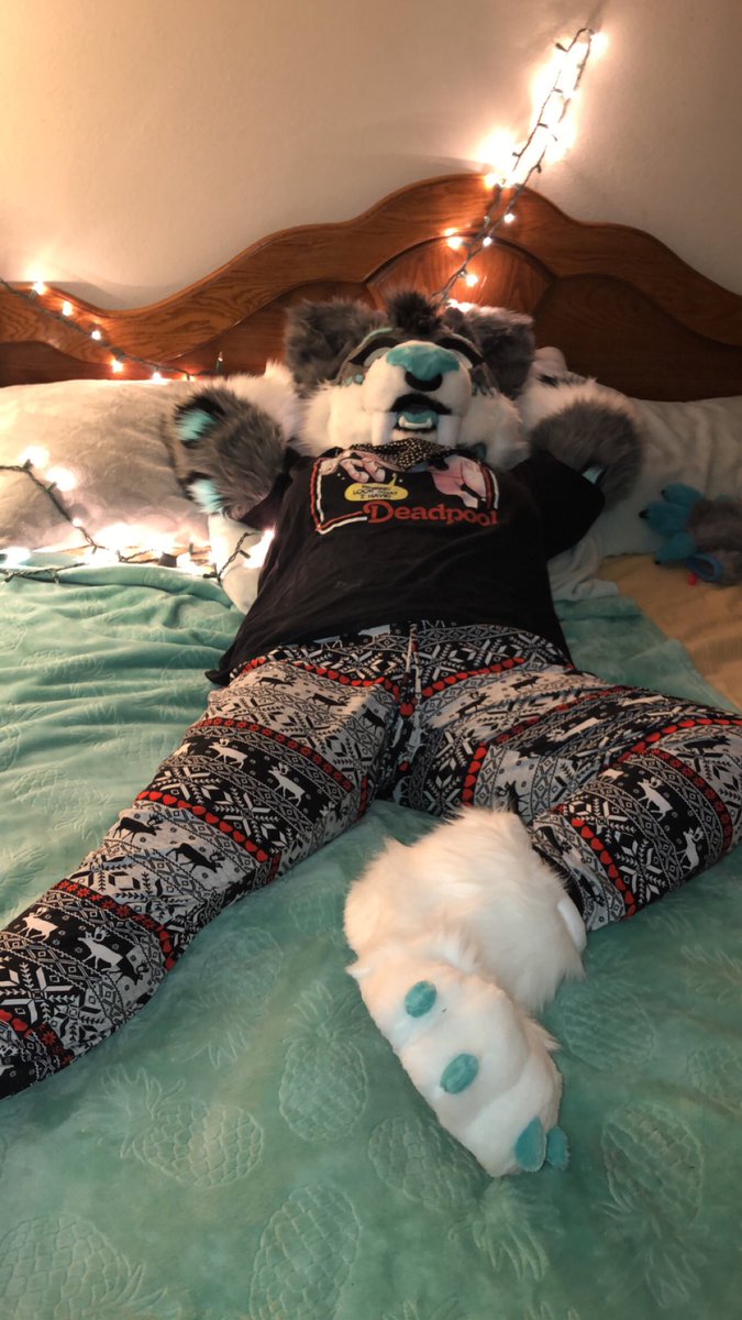 ClockHand1's tweet image. Sore as hell  from work but nothing a little cuddle could help with.