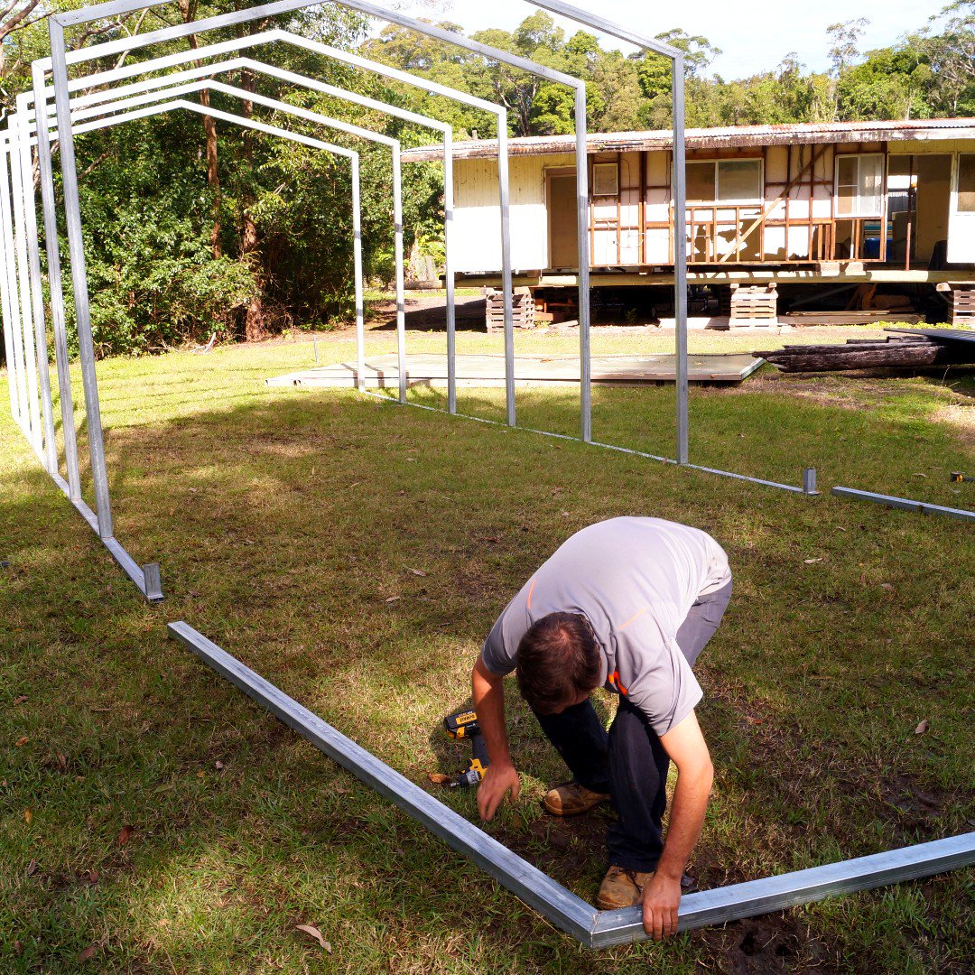 QLDShadeSheds's tweet image. Install Tip #2 🤔💡👍
Assemble portal frames on the ground then stand up and slide over base rail spigots
#qldshadesheds #installtips #qldshadeshelters #diyshadeshedkits #shadesheds #diyshedkits