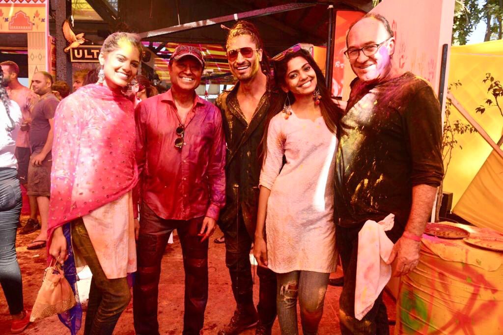 Celebrating #holi with the @JungleeMovie star cast which is releasing on 29th March. @StarAshaBhat @VidyutJammwal @IAmPoojaSawant #chuckrussell @JungleePictures