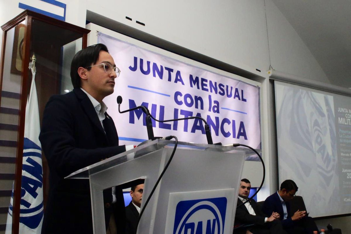 PAN_CDMX's tweet photo. Nuestro Presidente @AAtaydeR habló sobre la importancia del trabajo en equipo entre militantes. Un ejemplo de esto se vio reflejado con nuestra exitosa campaña #MetasyNetas en donde logramos ser tendencia en redes sociales. https://t.co/50c7mDo4mv