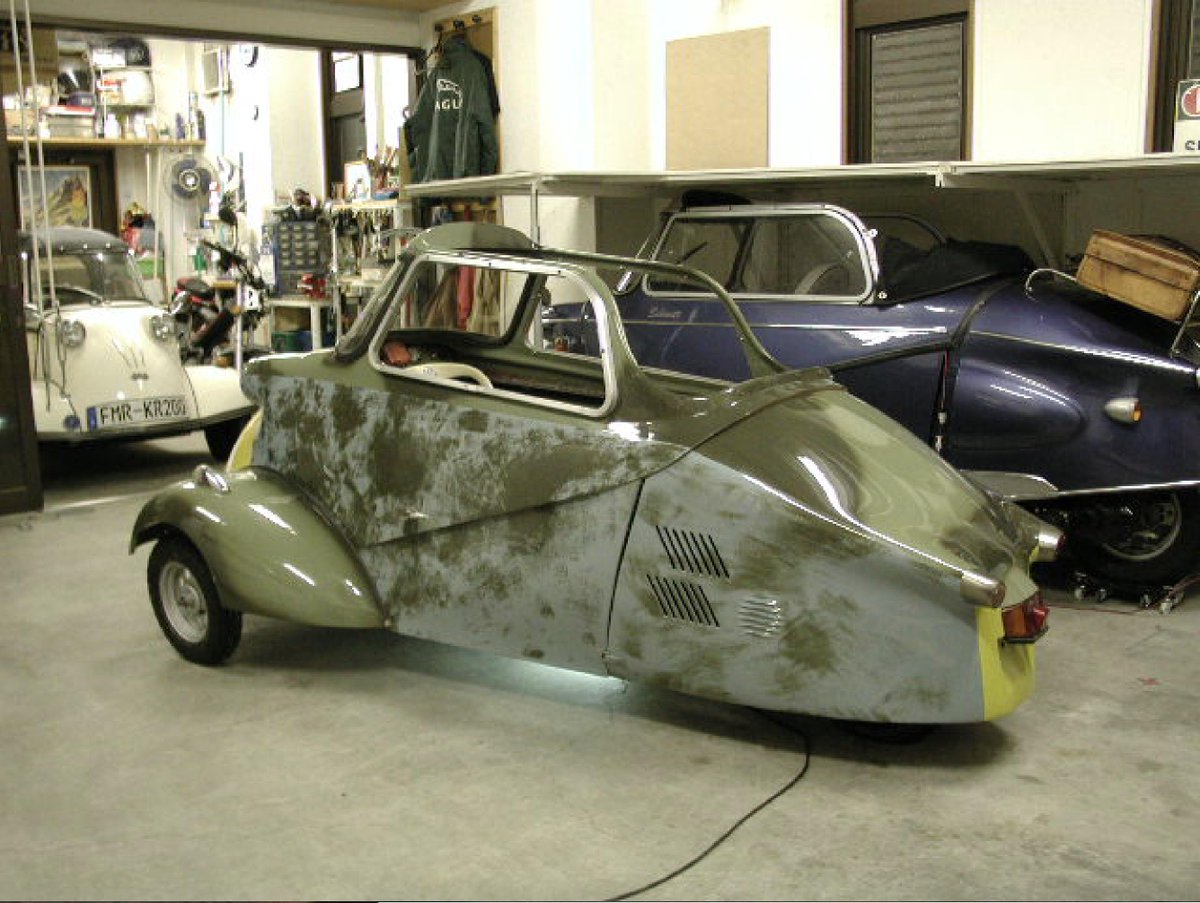 Kaoru 一時期我が家には 獨逸製のmesserschmitt Kr0 白色 と 英国製で250ccレプリカのシュミットkr 青 銀色 そして日本製で50ccレプリカのkr50 迷彩色 の三台が同居しておりましたヨ 笑 T Co V6w4qwbcjc