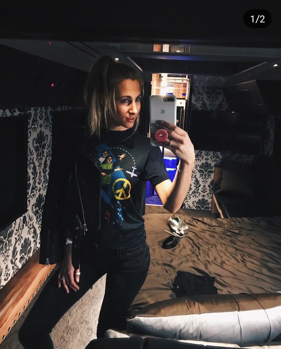 miseryout's tweet photo. Jenna larga mão do tyler e vem ficar cmg princesa
#KCA #votetwentyonepilots https://t.co/C0UkHLcpwX