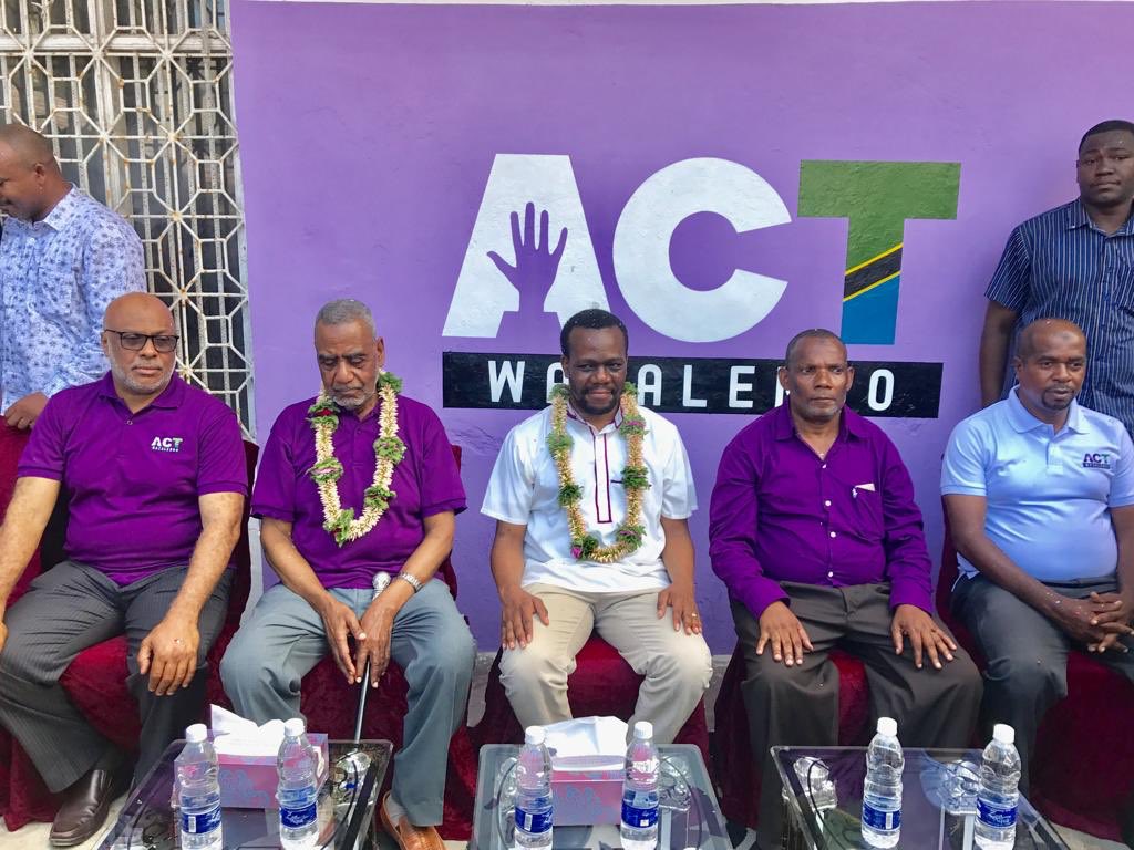 MwanzoTvPlus's tweet photo. "Lazima tuwe na Muungano wenye usawa, tunataka Zanzibar ichukue nafasi  yake katika Jumuiya ya Afrika Mashariki, lakini pia Tume ya Jaji Warioba  ni sehemu muhimu ya kuanzia" - @zittokabwe #KwanzaHabari https://t.co/S8R2rL7XbN