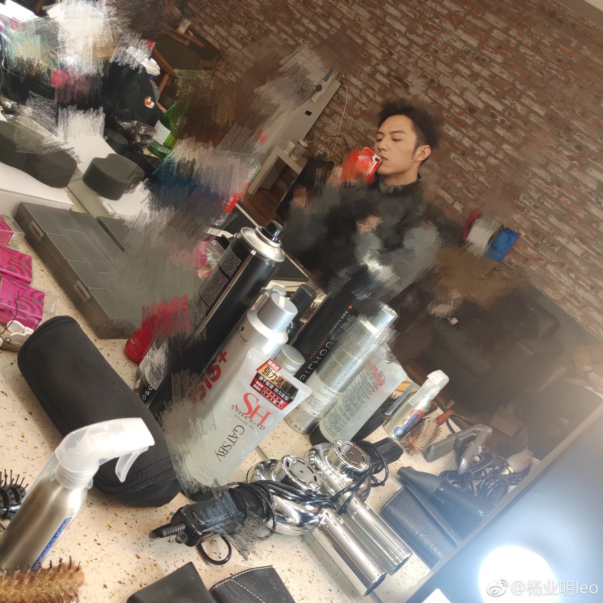 Yym_Chinafc's tweet photo. 190320 양예밍 웨이보 
산에 들어가 영화황제님과 함께 작품에 출연(공부) 할 준비를 하고 있어요. 
PS: 스타일이 아직은 비밀이라, 모자이크를 한 저를 용서해주세요. https://t.co/RClyaEfbrF
