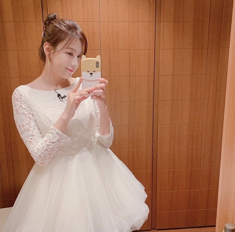 Ap1nkhy's tweet photo. こんなウエディングドレス着てもらってはよん様と結婚したい https://t.co/W0FfwYdIdQ