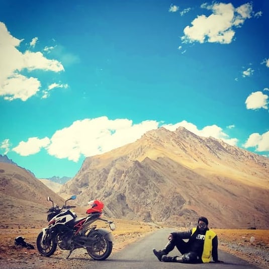wooadventures's tweet photo. "Go where You feel most Alive"
#himachalpradesh #incredibleindia #travelislife #india #incrediblehimachal #spiti #Delhitospiti #survivor #wooadventures #woo #chotadara #batal #manali #traveller #travel #travelblogger #raiddehimalya #bikerider #himalaya ☮🏍
#worldofoverland https://t.co/1RZ3QBGNN7