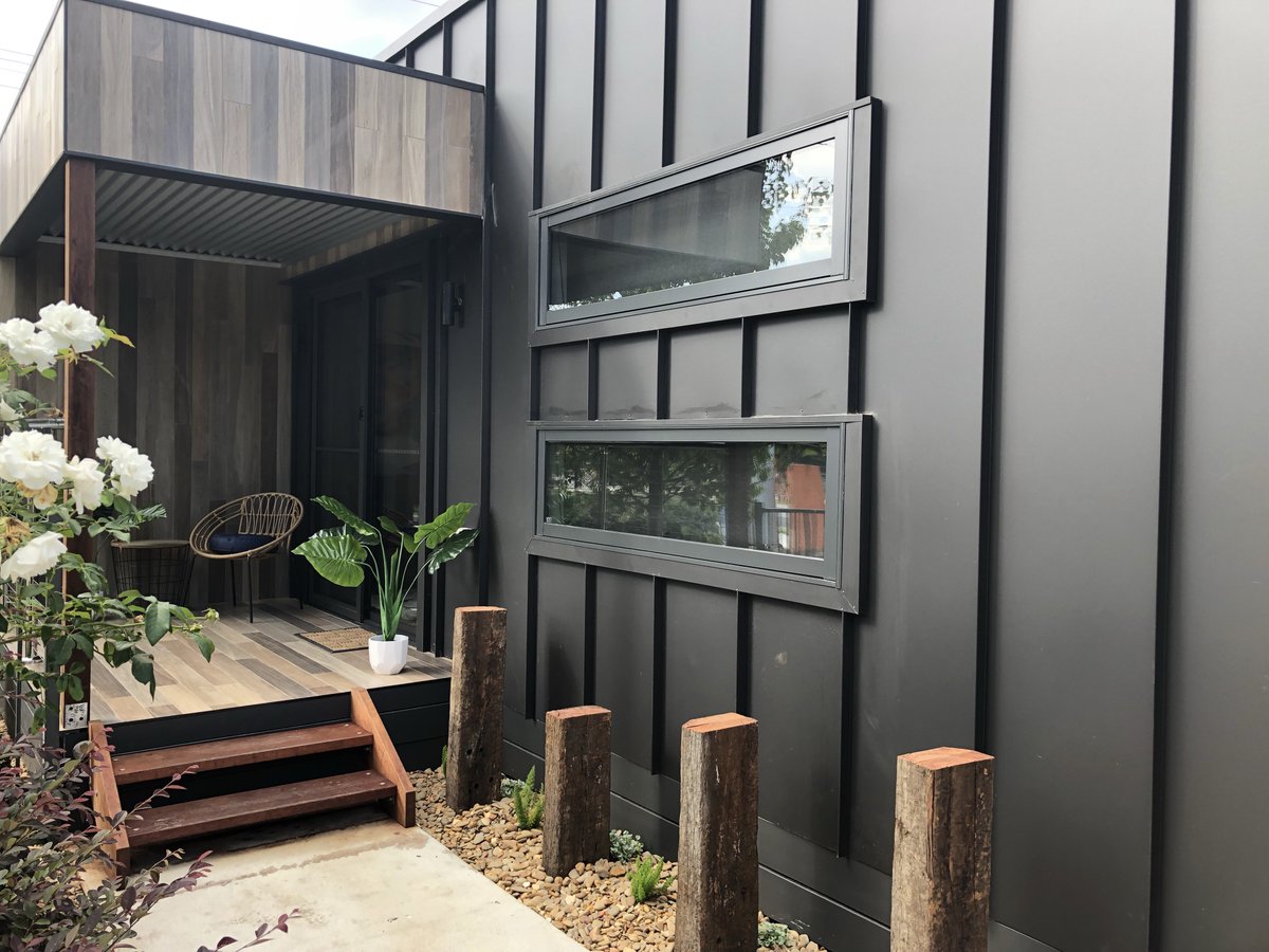 ToddDevineHomes's tweet photo. 🎈 F A M I L Y    D A Y 🎈 Come visit us tomorrow between 11am and 2pm and take a peek inside our new displays! Coffee van, sausage sizzle and kids activities (from midday). PLUS WIN AN ILVE MICROWAVE! #familyday #grannyflat #holidaycabin #transportablehome #win #aausagesizzle https://t.co/SQy68TpOQb