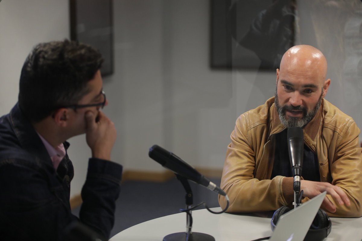 galanesteban's tweet photo. Agustín Rubio es profesor del @MasterComUJI en @UJIuniversitat y ha dirigido el cortometraje #Embolcall. Esta semana reflexiona en @VoxUJIRadio sobre la #limitación como motor para la #creatividad
#comtransmedia #cine #cortometraje #shortfilm https://t.co/5Y43wV6JbV https://t.co/m6JSbb2FX9