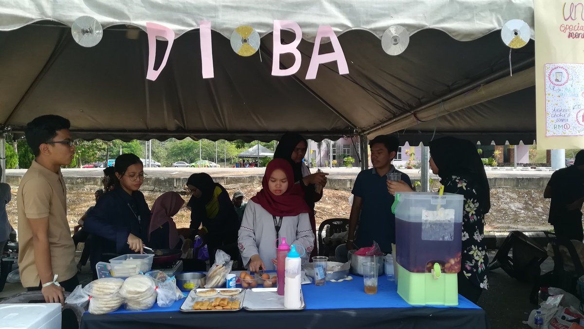 DIBAJohor's tweet photo. ✨Live Update Unifest 2019 ✨

🌯POPIA CARBONARA RM1 (PCS) 
🌭CORNDOG RM 3 (PCS) 
🥙KEBAB RM 3
🍦ICE CREAM CHOKI-CHOKI/CUMI RM 1
🥤LYCHEE ICED TEA RM 2 

📌VENUE : DATARAN PTDI 1
📌DATE: 21/22 MARCH
📌(THURSDAY/FRIDAY)
📌TIME: 10 AM - 10 PM

#unifest #uitmjohor https://t.co/Fb0bOEFRWa