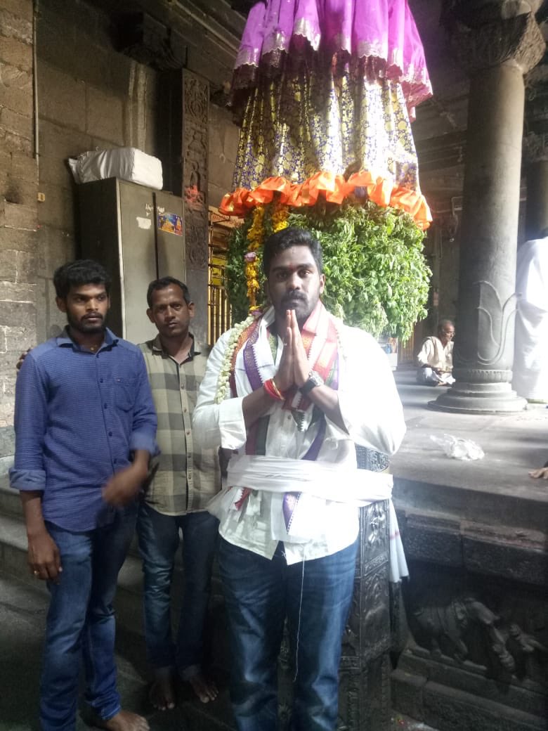 Thota1Arjun's tweet photo. సింహాచలం నరసింహస్వామి దర్శనం అందుకుని నామినేషన్ కి బయలుదేరిన మన *జనసేన భీమిలి అభ్యర్థి సందీప్ పంచకర్ల*@PawanKalyan @DrSandeepJSP https://t.co/1smrL6q8Ne