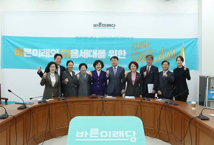 KOFST's tweet image. 3월 19일, 과총과 바른미래당이 정책제안 전달식을 가졌습니다.
자세히보기 ▶ news.naver.com/main/read.nhn?…