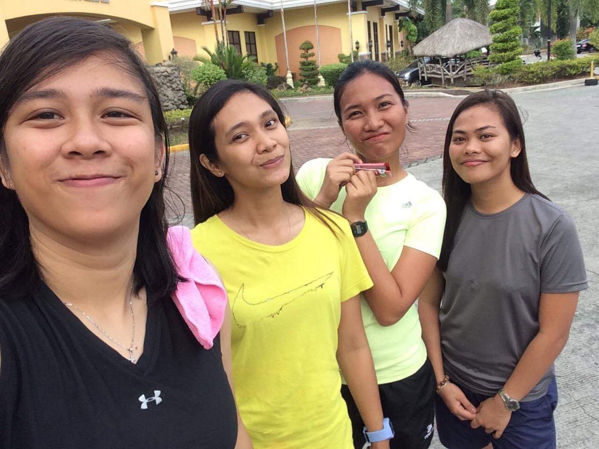 ADRIIIIIIIIANNE's tweet photo. 🏸🍕 https://t.co/Fr9RpQmQYH