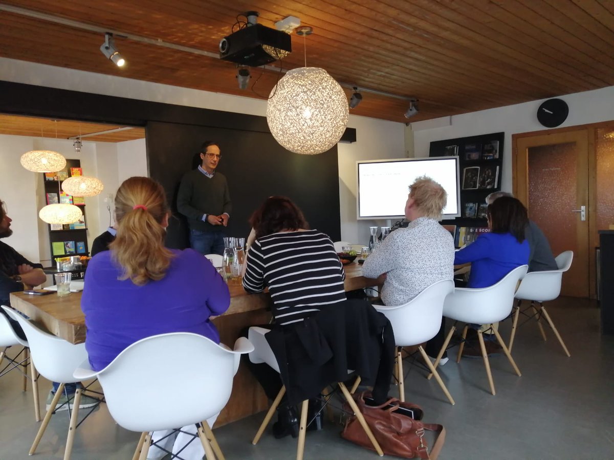 SemcoStyleNL's tweet photo. De deelnemers aan ons expert programma zijn vol enthousiasme begonnen aan hun derde module. Op een heel toffe locatie dit keer! @MEETABLES is met De Amstel tafel deze maand uitgeroepen tot beste meeting- en eventlocatie. Een omgeving die tot inspiratie aanzet! #MakeWorkAwesome https://t.co/UHyJN9daAG