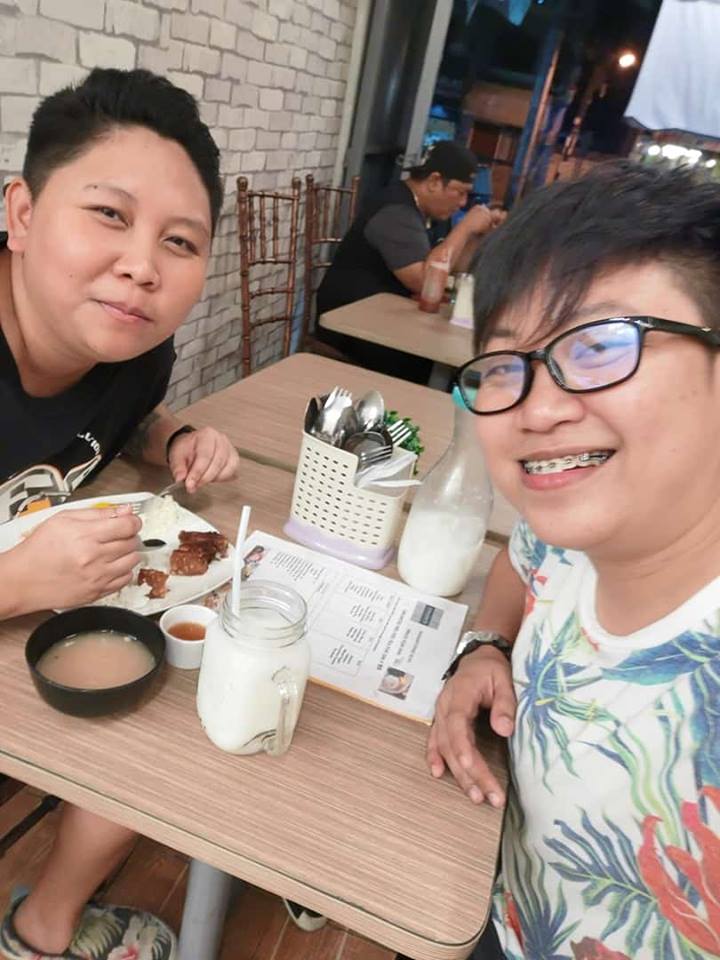 It's #FriendshipFriday! Meet Lei and King who've been friends for more than 10 years as they celebrate their friendship over good food.

Bring your friends and celebrate with us at Kwadro's QC.

#foodporn #foodies #QCeats #GoodFriends