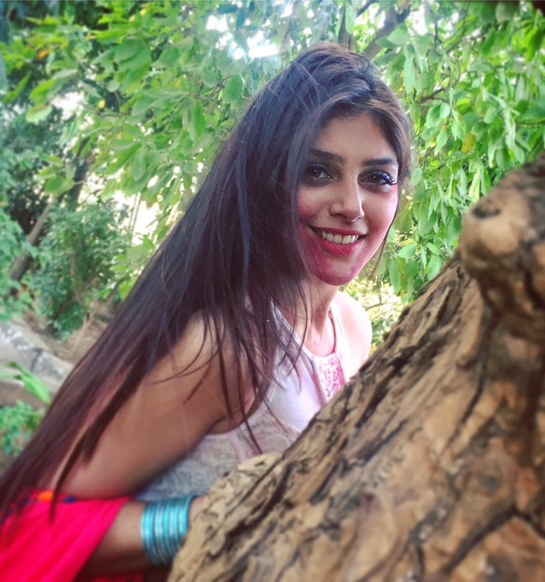 itsishita14's tweet photo. Be uniquely You. Stand Out. Shine. Be Colourful #holi https://t.co/Q8JZMZzz0k