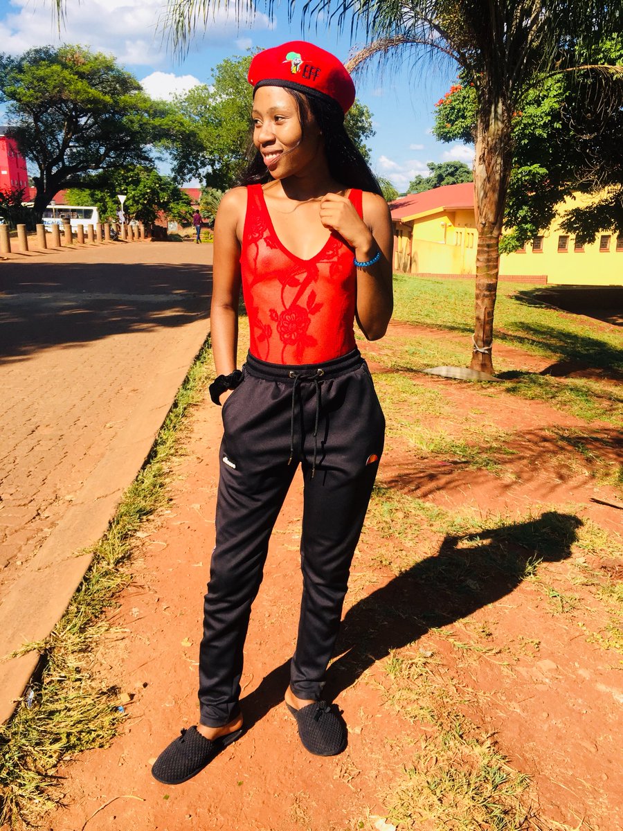 Moloko17153237's tweet photo. #EFFRedFriday✊✊❤️💚🖤 my blood is Red https://t.co/EuSXdVlLqW