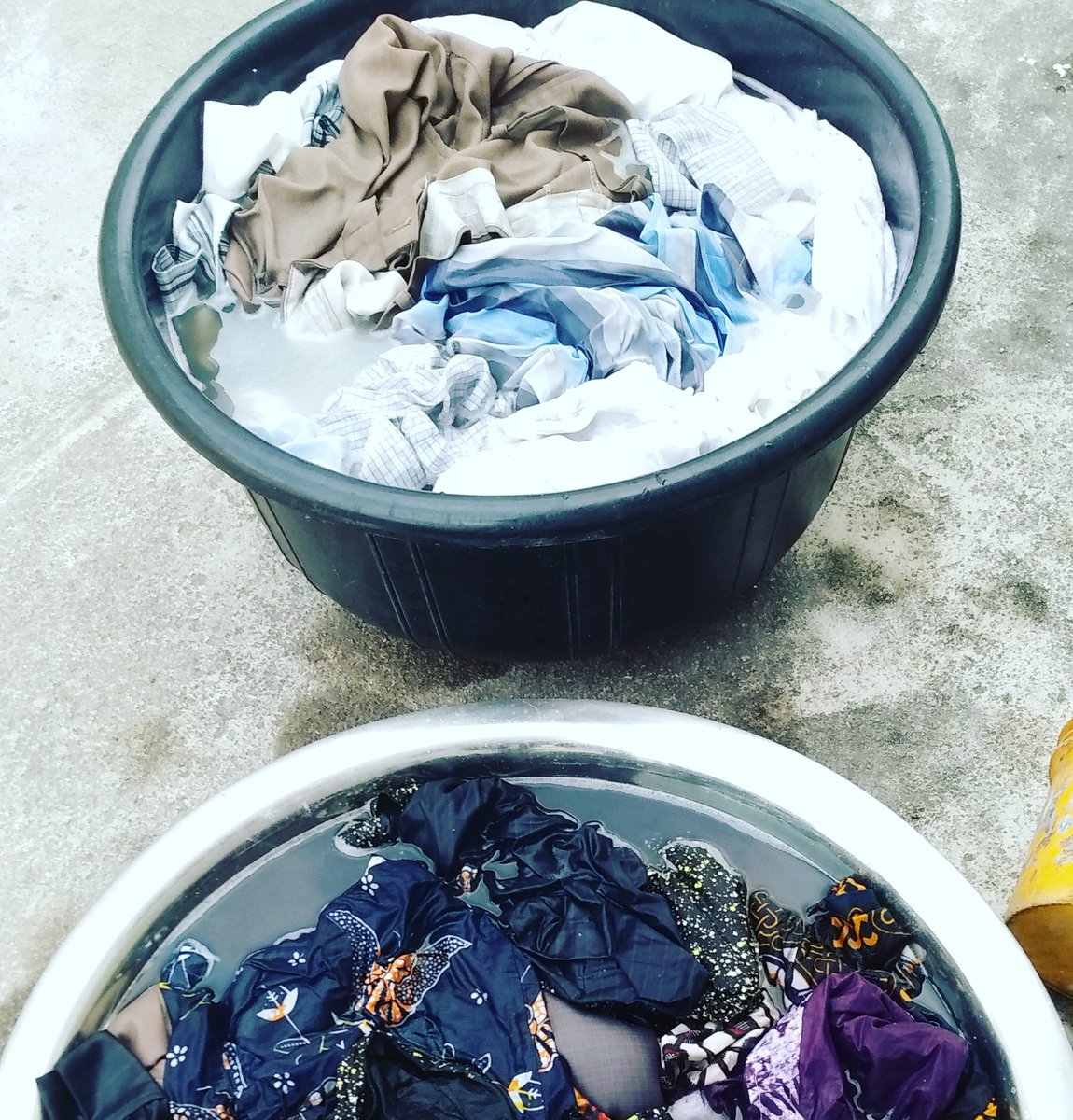 CoragemTweets's tweet photo. DID YOU KNOW? 🤔
Sorting Laundry is not just about sorting the Whites from the coloured. You can also sort laundry by Fabric type(Wool or cotton) and by level of dirtiness ( heavily soiled or light stained)👕👔
#coragemlaundry #uyo #akwaibom https://t.co/Zlt10fCPGz